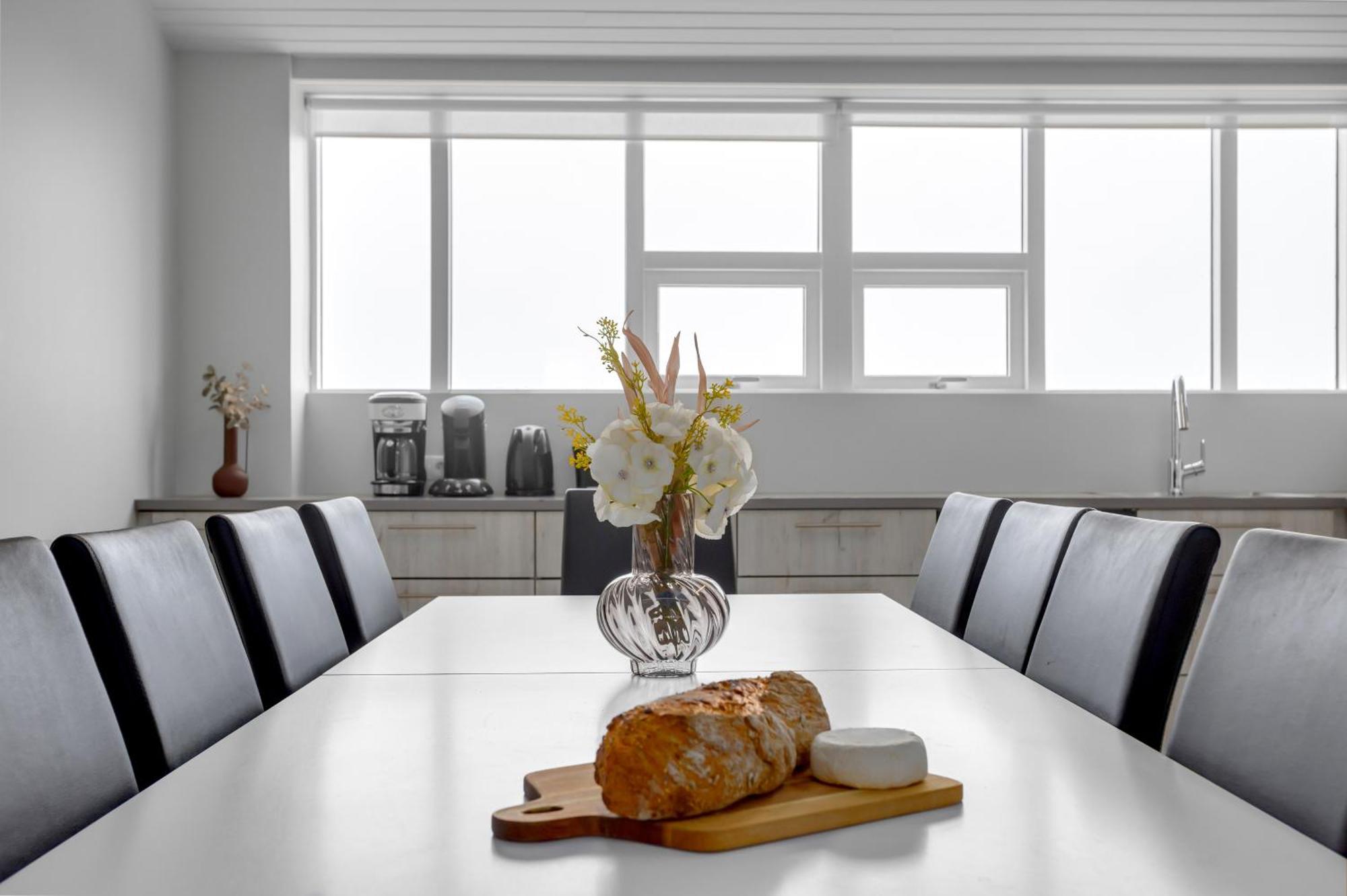 Thorsplan Luxury Apartment ハフナルフィヨルズゥル エクステリア 写真